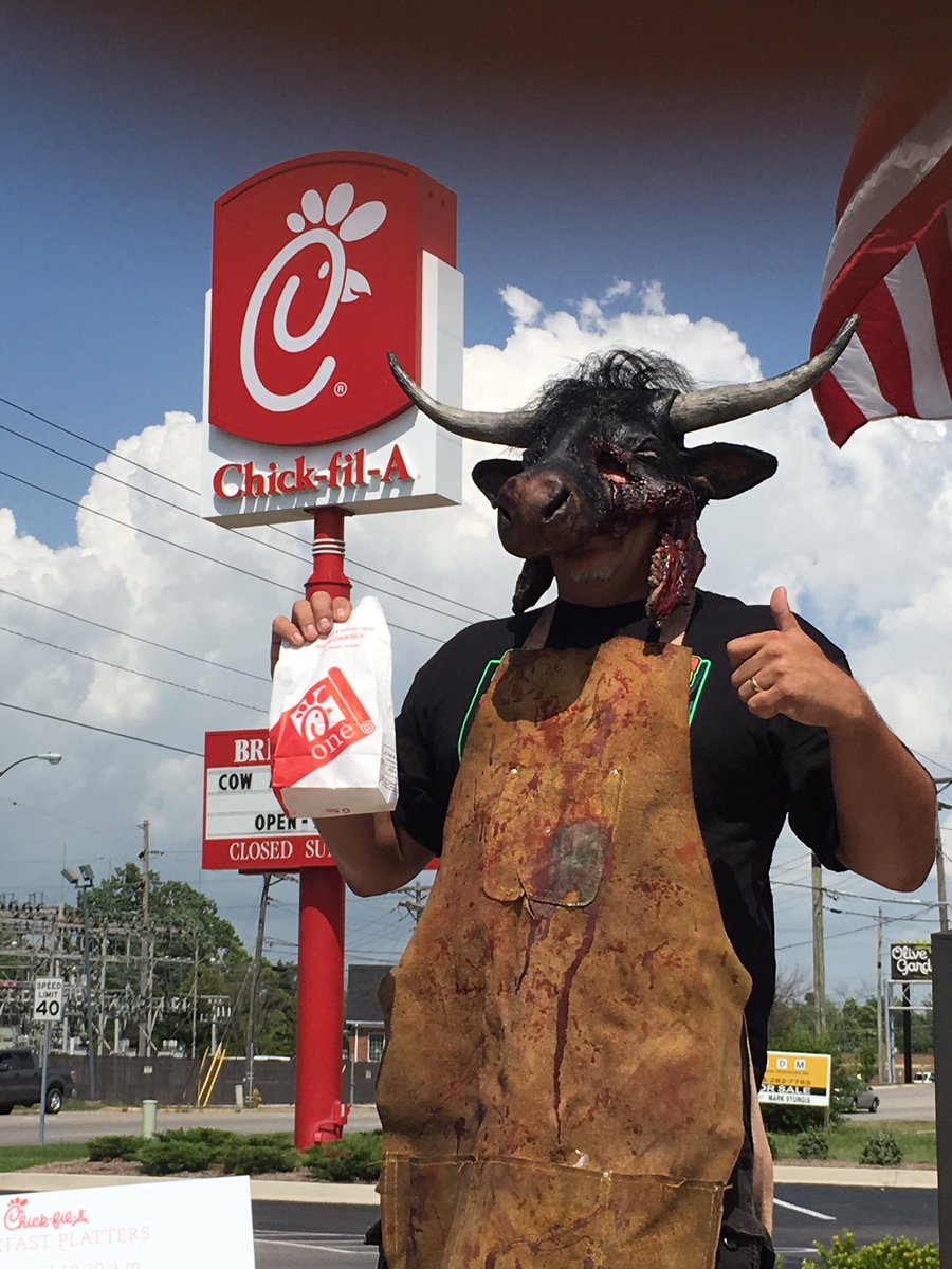 brianblair's tweet photo. Celebrating Cow Appreciation Day at @ChickfilA !  I got my free sandwich! #CowAppreciationDay #ChickFilA #scarevania https://t.co/DB9h6o1LwD