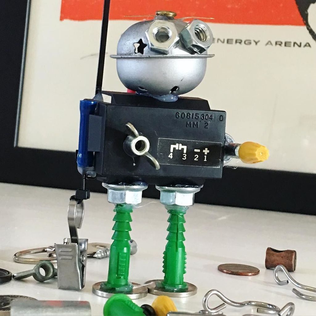 brave_the_woods's tweet image. After work collaboration with our son :) #junkrobot #robot #sideproject #forfun ift.tt/29NPpH7