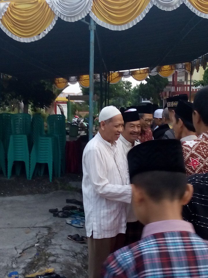 Goese_Doel's tweet photo. Nikmatnya kebersamaan di perumahan yg heterogen @JatengTwit @VisitJawaTengah @soniwibisono77 @serasimedia #Syawalan https://t.co/ZA1Se6iZVO