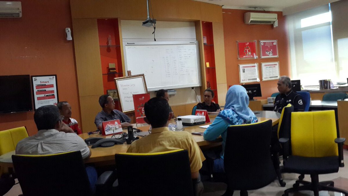 djadi_soegiarto's tweet photo. @parwi66 @_funtastic5_ #TelkomFuntastic5 #BPPTREG5 @setyahermawan3 #sharing
Sharing raboan https://t.co/WAUI1Hftar