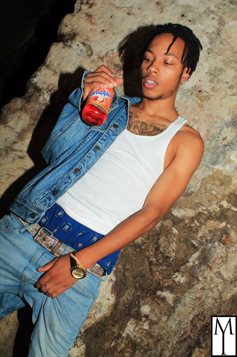 LucasxChris's tweet photo. #SnappleGang🍎🍎🍎 

Shot by @youngdasher https://t.co/xR5El0dL5h