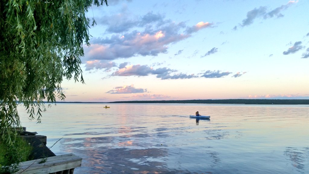 UPTreefarmer's tweet photo. A beautiful evening on #Portage_Lake #Chassell #PureMichigan #DecompressU #Keweenaw #cabin #sauna #weekend_getaway https://t.co/nTAJT9nUJT