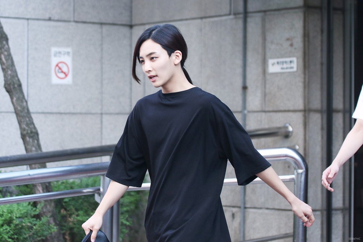 ㅇㅇㅈ セブチのジョンハン服まえうしろ逆に着てたってｗｗｗｗｗｗｗｗｗこの顔面でそんな凡ミスやられたら堕ちるしかなくない 沼に片脚浸かりながら