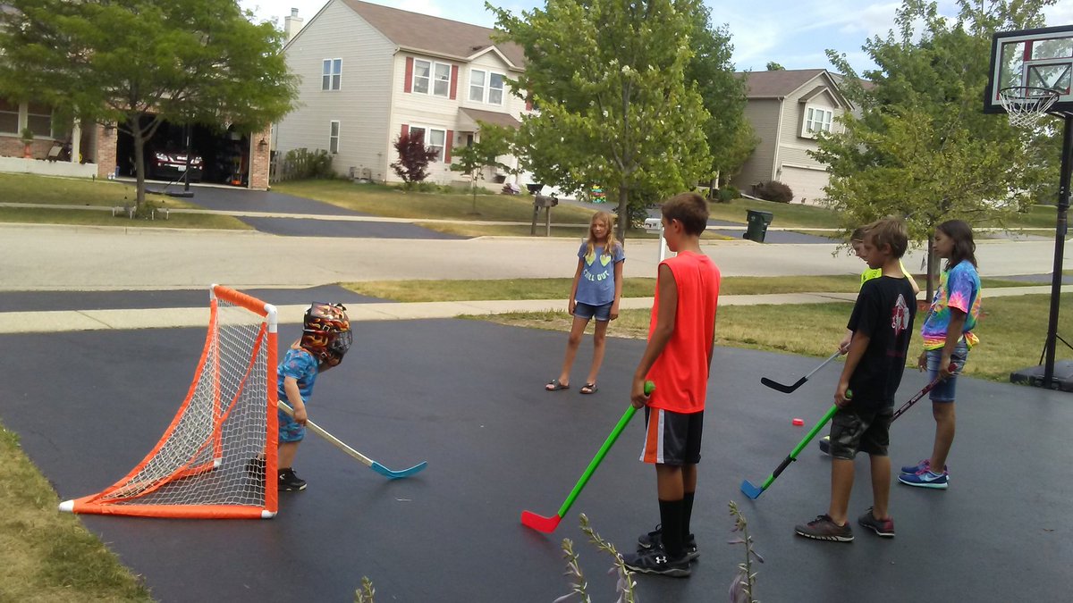 MSG1732's tweet photo. Lil man playing hockey with the neighborhood kids and blocking their shots like a boss. #futureblackhawk #hestheman https://t.co/ZqrptmvQhE