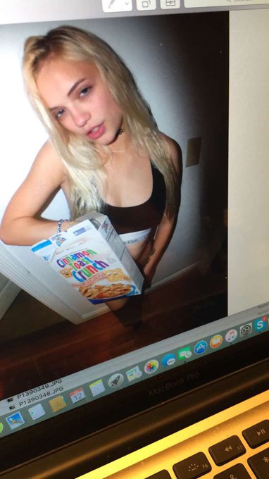 2 pic. do u follow my snapchat ? I'm a spazz but also v cute?missalex420 https://t.co/Sr1Dfxrhiv