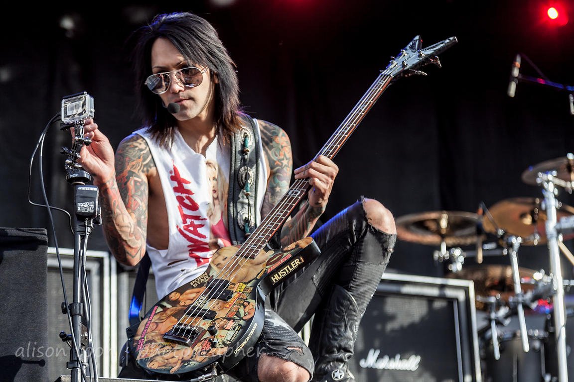 _RoyalConcept_'s tweet photo. ✨Ashley Purdy✨
🇺🇸American🇺🇸
 Bassist and back vocalist for the band Black Veil Brides | Graphic designer! ♥ https://t.co/72uCDFRouy