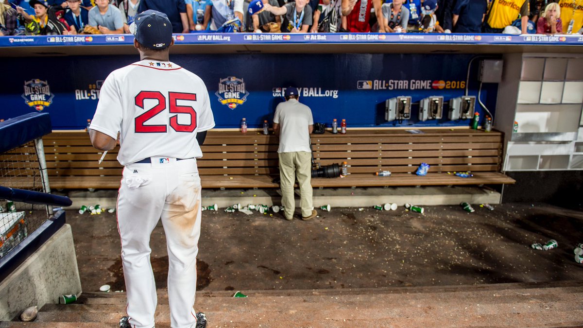 RedSox's tweet photo. .@JackieBradleyJr was last player to leave the field after half an hour of signing autographs. #SoxASG 🌟 https://t.co/QbWnfgECg6