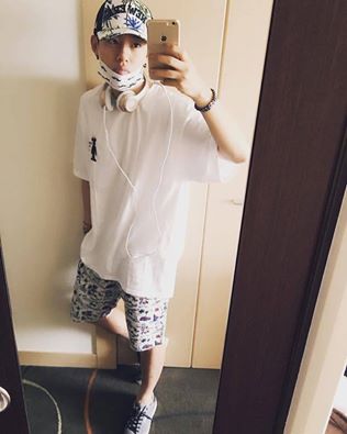 BAPUnion's tweet photo. [RT♡] #Daehyun usando los audífonos que le enviamos por su cumpleaños♡ @BAP_Daehyun we are glad that you like it ^^♡ https://t.co/yKXgCT0Sga
