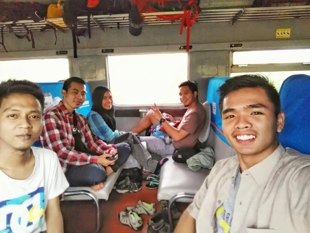 Jangan dirumah aja genks, selamat jalan-jalan 😀