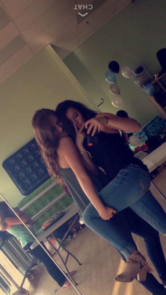 AnnieLawrence32's tweet photo. hope my best friend has the best birthday ever! wish for a bunch of puppies and I love you! #1hoe @madison_pet https://t.co/vu2v4p4etE