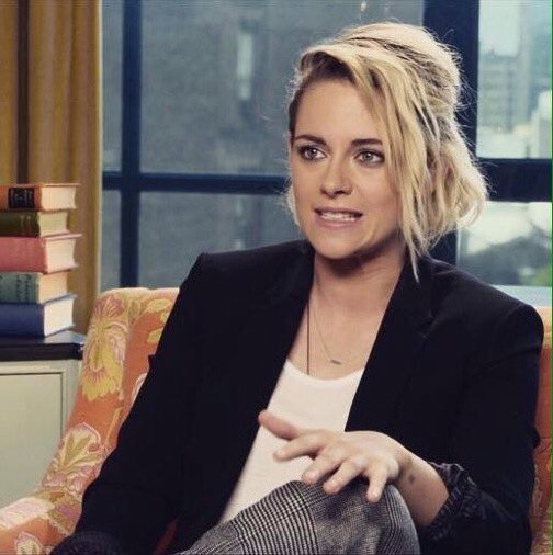 KristenStwrtIND's tweet photo. Kristen Stewart ketika sedang di interview di Press Junket untuk promosi film Café Society, New York (12/07/2016) https://t.co/bahMlc6lyR