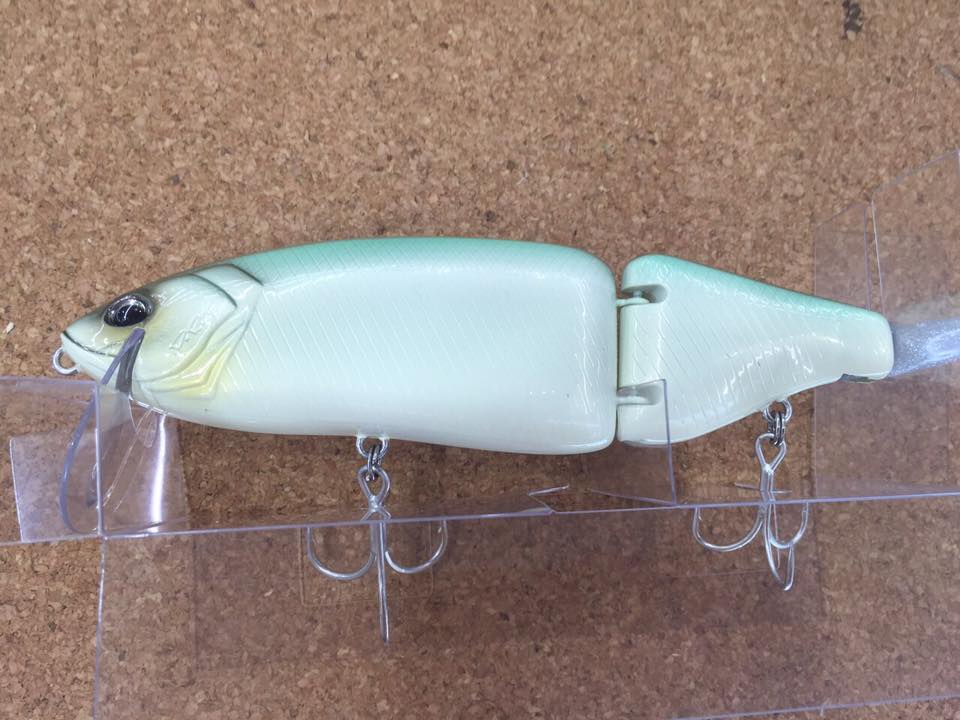 タイニークラッシュ ビッグベイトルアー グリーン/ホワイト タイニークラッシュでビッグバスを釣りたい！シーバスゲームでも有効な