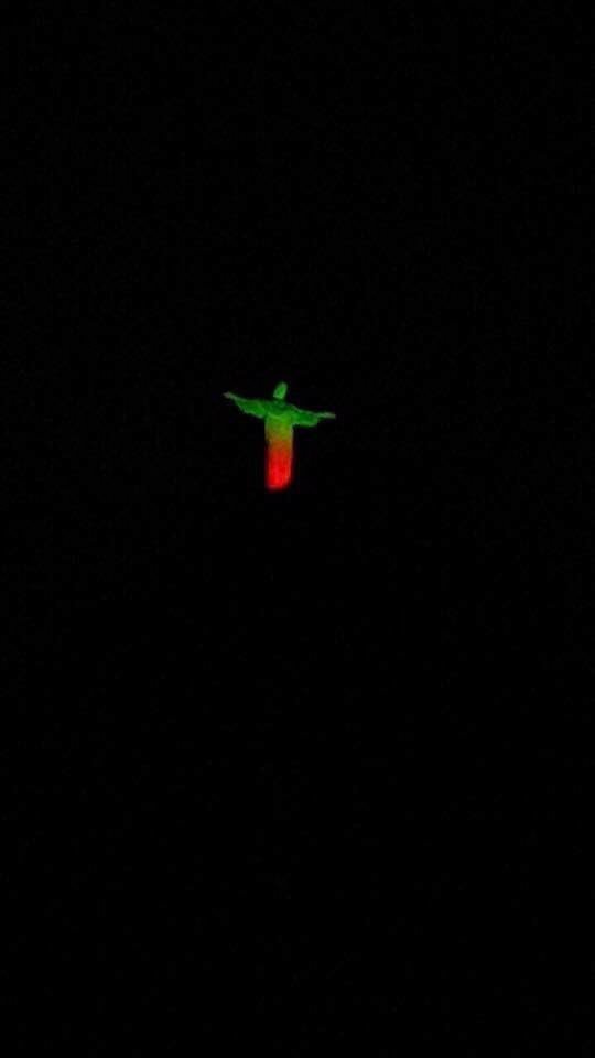 DiaDiaFlu's tweet photo. E eu me deparo com essa cena maravilhosa
Cristo Redentor Tricolor!! https://t.co/M0U4hRBd8P