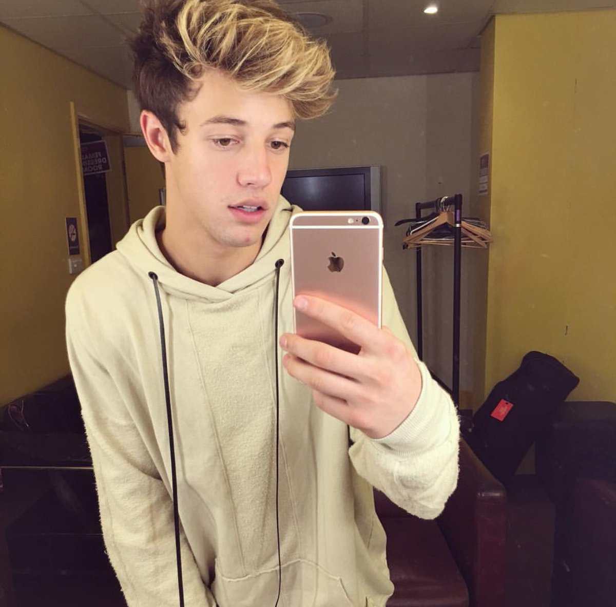 Cameron // Broken. (@radicaifaux) on Twitter photo 