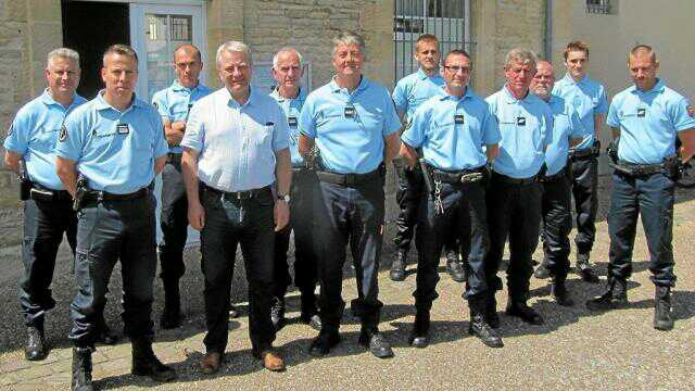 Les renforts de gendarmerie ont pris leur poste #LucsurMer | via <a href="/ouestfrance/">Ouest-France</a> ouest-france.fr/normandie/luc-…