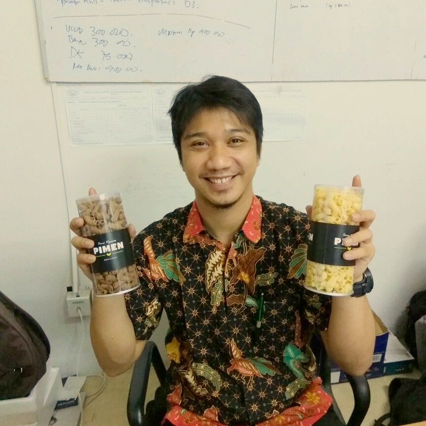 infopimen's tweet photo. cemilan saat kerja di kantor #OfficeOfficial #cheese #macaroniトピック https://t.co/Y0N8k31L58