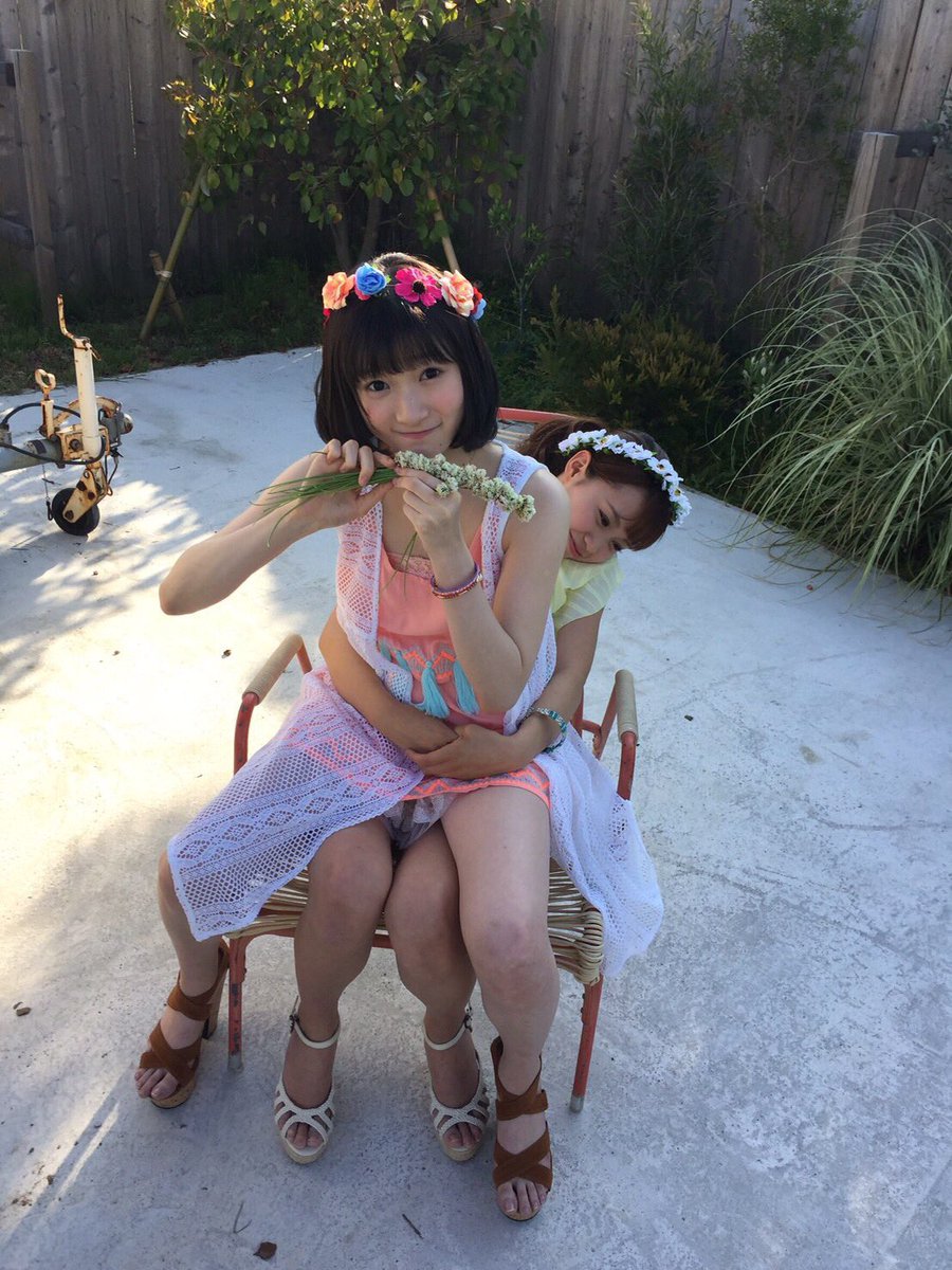 JuiceJuice_uf's tweet image. 高木です😎やっとこの衣装の時の写真出せます〜。かりんさん白詰草でなにやら作ってました☘毎日一枚ずつ写真無くなるまでツイッターにアップします🐳#lastcode #220lastspurt #さゆきりん #フォロワー増やそう大作戦
