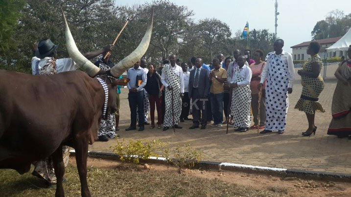 kigalitoday's tweet photo. #Rwanda Govt kicks off evaluation of imihigo-performance contracts w/ #Kagame and Nyanza distr make it like a party https://t.co/DJmdbeYNBQ