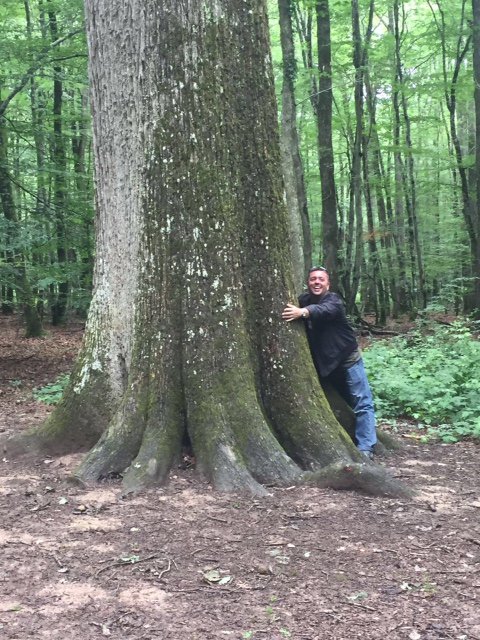 voyagerestate's tweet image. Hugging a 'mother' of the #Troncais birth year c.1640 ^TL