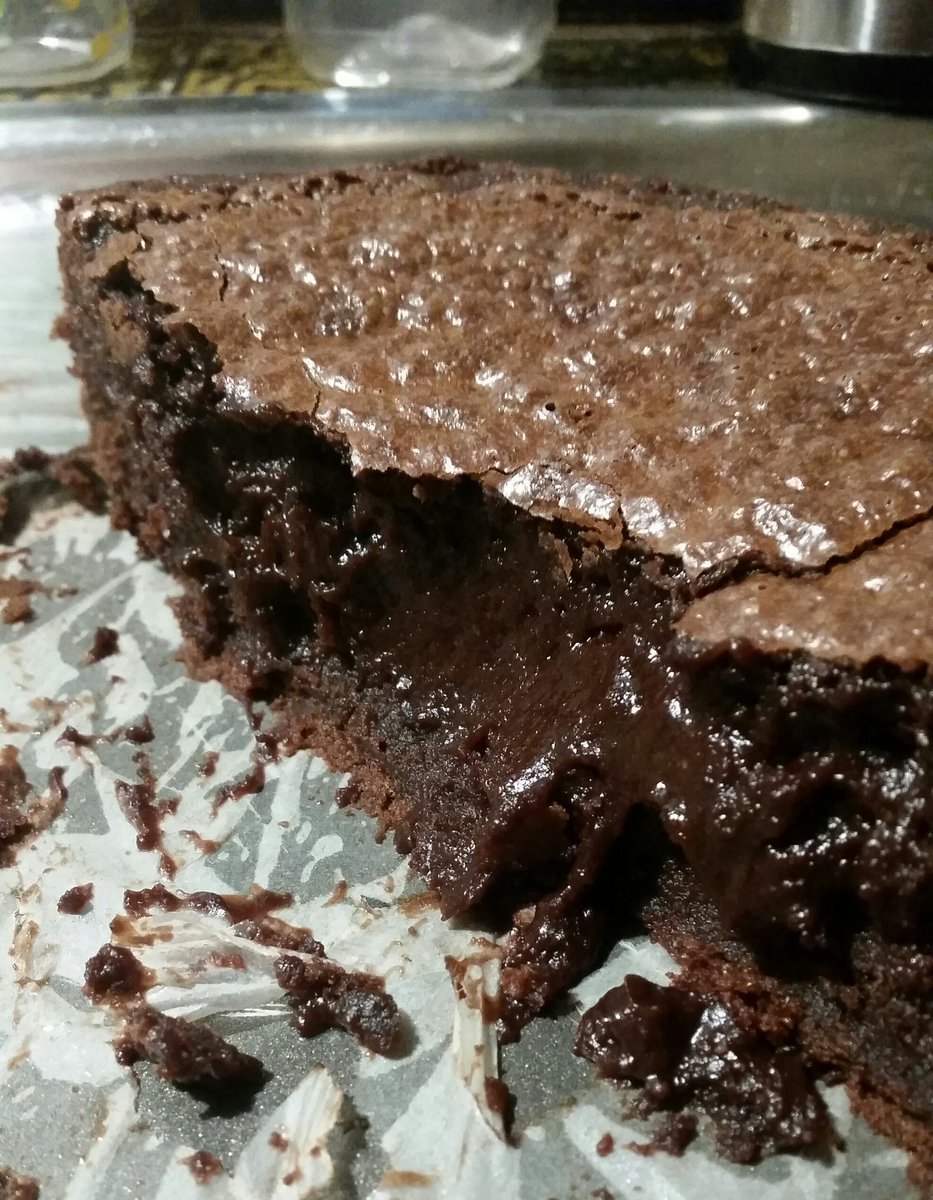 decobroad's tweet photo. #GermanExchangeStudent turned 17. Made hm a choc mud cake. It's calling to me frm the kitchen... #toursnacks #sbstdf https://t.co/qbqSBFn4tB