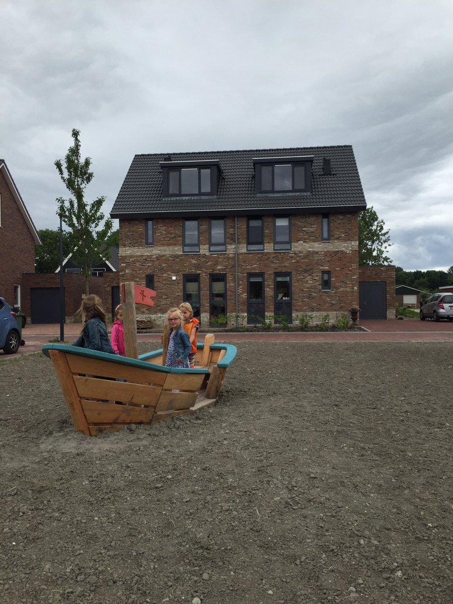 MJHemmer's tweet photo. Leuk! Wethouder #Zeeman opent 1e speeltuin van #DeNieuweTuinderij @gem_beemster @bpd_nl_nw #grasmoetnogbeetjegroeien https://t.co/sddmlSzDky