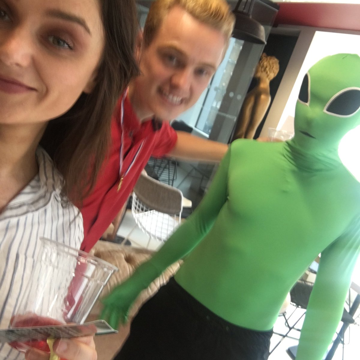 charcoal_obrien's tweet photo. @mischiefpr forcibly including alien #caniwinplease #thankyou https://t.co/onEla8LVM3