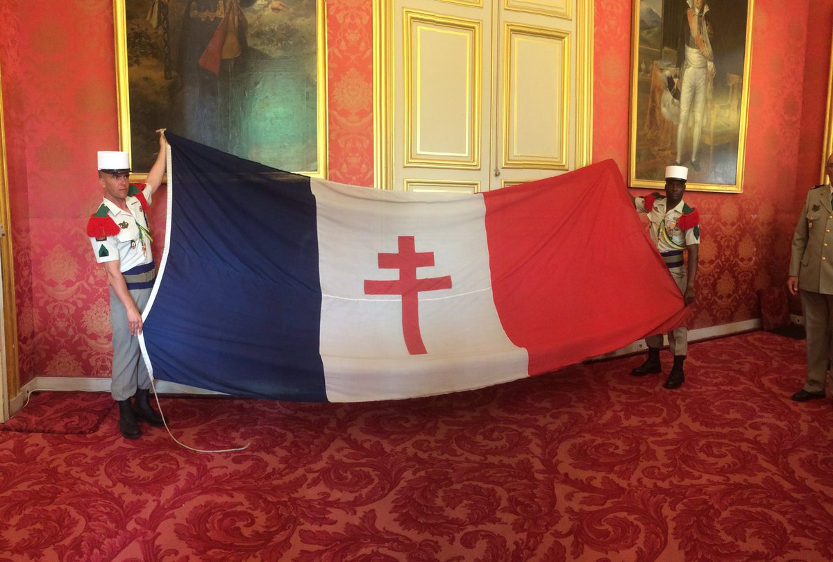 Sophie Primas on X: #Sénat : Le drapeau de la France Libre qui était dans  le bureau londonien du Gl de Gaulle en 40 remis à la Légion.   / X