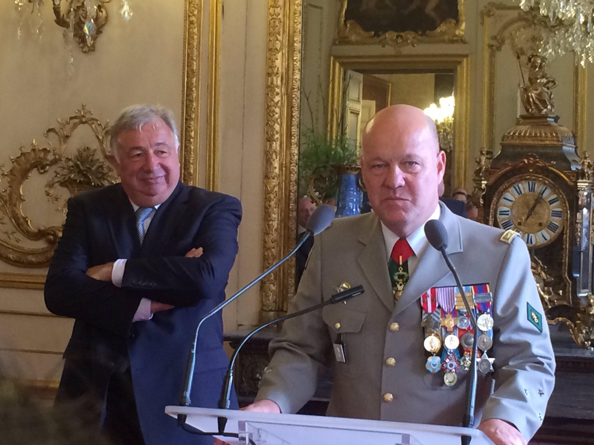 Sophie Primas on X: #Sénat : Le drapeau de la France Libre qui était dans  le bureau londonien du Gl de Gaulle en 40 remis à la Légion.   / X