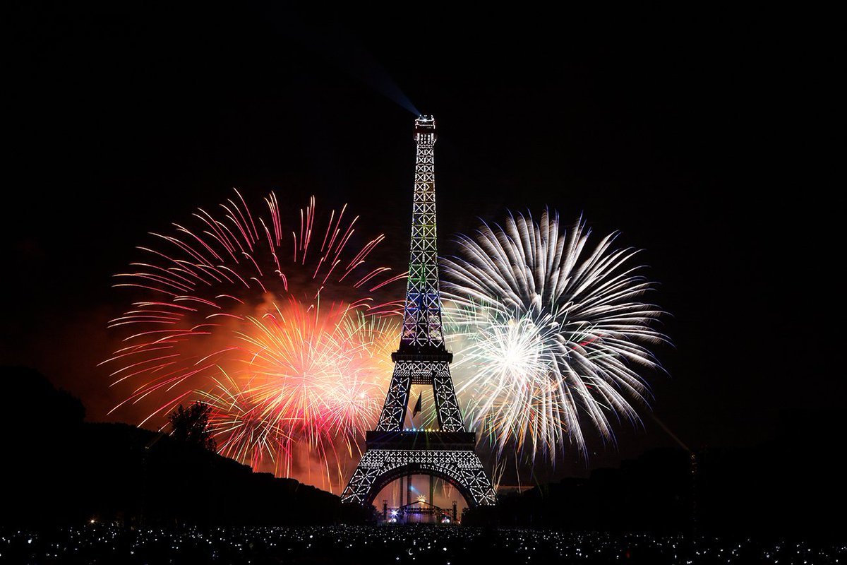 QueFaireAParis's tweet photo. La plus belle vue sur le feu d'artifice du #14Juillet est dans les jardins du Trocadéro 😉 > https://t.co/Yd1zESEHUt https://t.co/BinyfBtol1