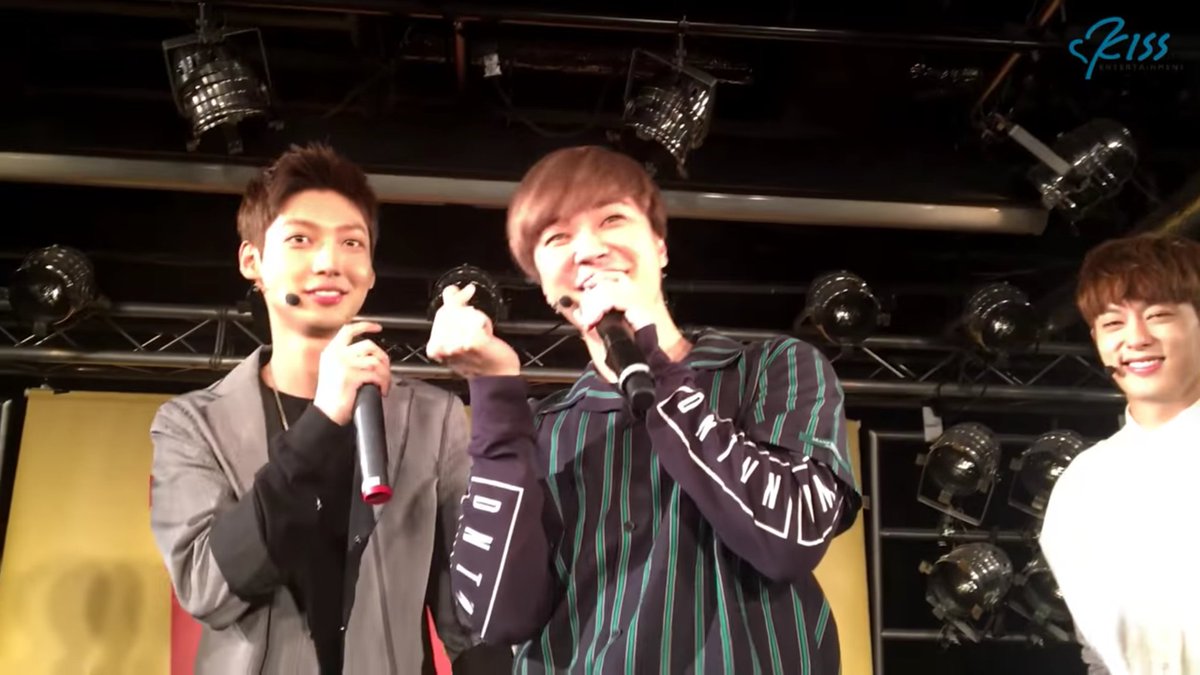 ApinyaNidnoi's tweet photo. คนน้องหรือก็อุตสาห์เป็นห่วง คนพี่สิเน้นฮาาา ชอบจองมินเวลาเล่นกับกวังมินแบบนี้ #보이프렌드 #MoodMakers ㅋㅋㅋ Cr. on pic https://t.co/Ihrk4BTGfD