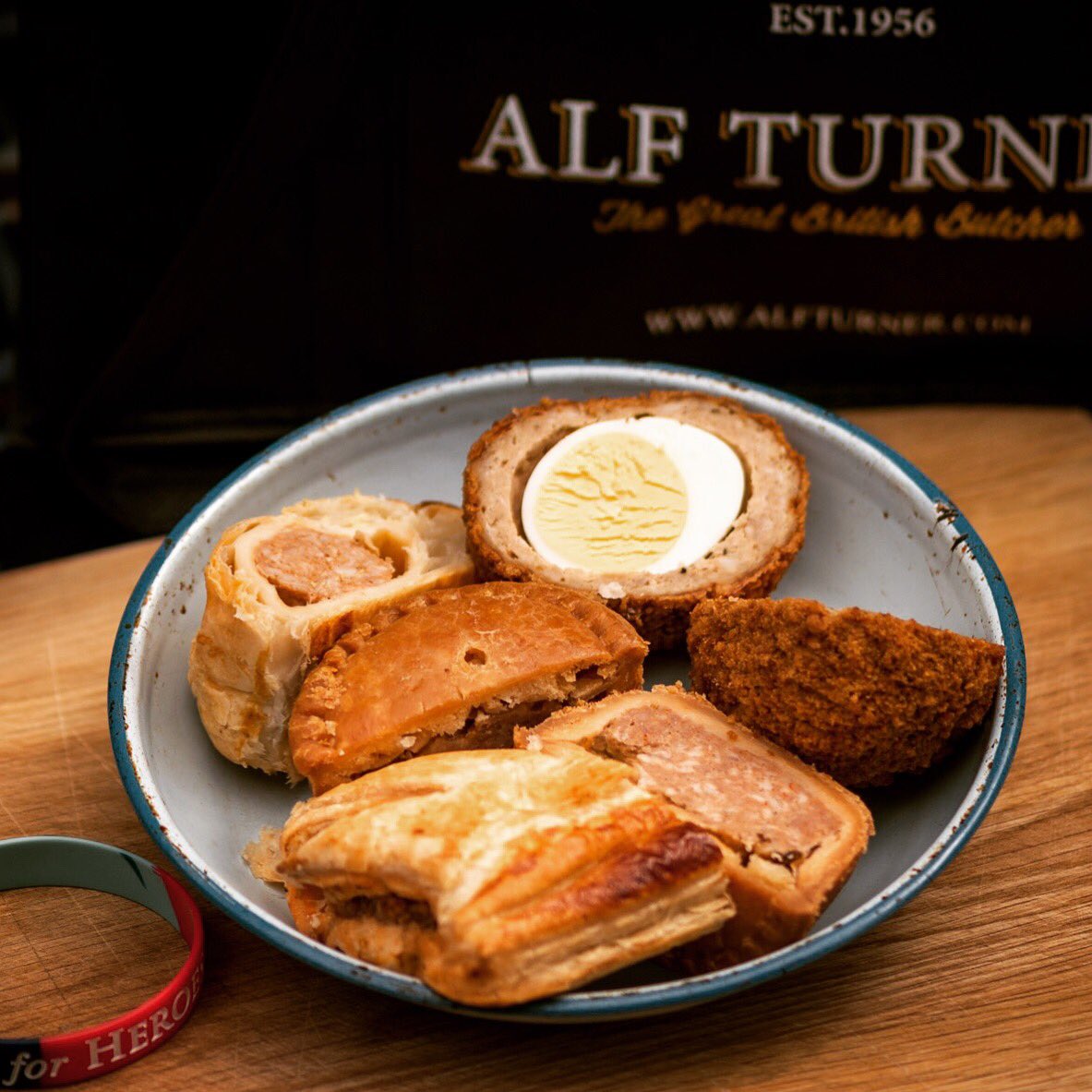 Alf_Turner's tweet photo. Hunt down your favourite Dragon snack @sainsburys Just £1 until 18th July #chillisnacks #dragons #betterfood #hot https://t.co/Kyd2N2PKNO
