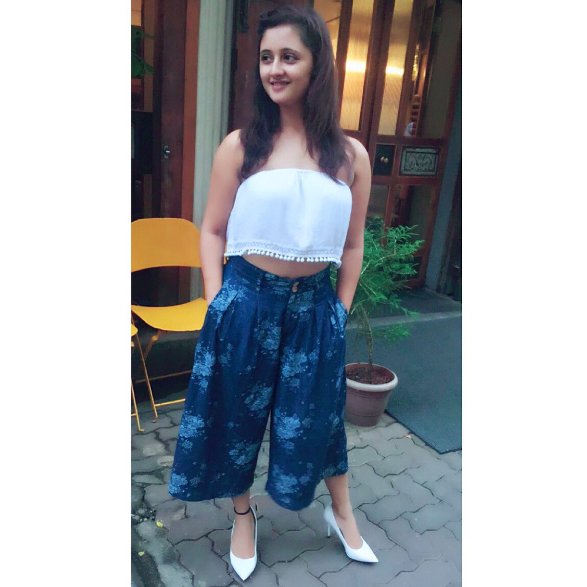 TheRashamiDesai's tweet photo. Hi there🙋🏻 https://t.co/k5t6Yd3K4e