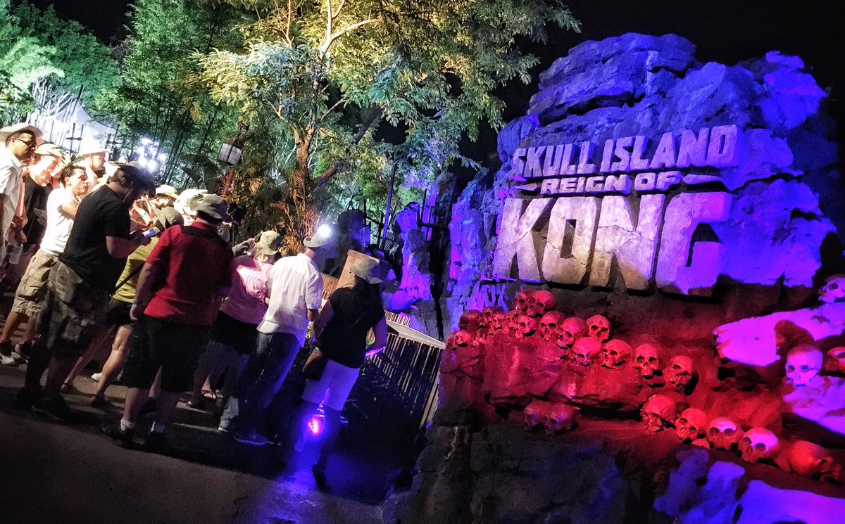 The King is ready for his close-up. #ReignofKong