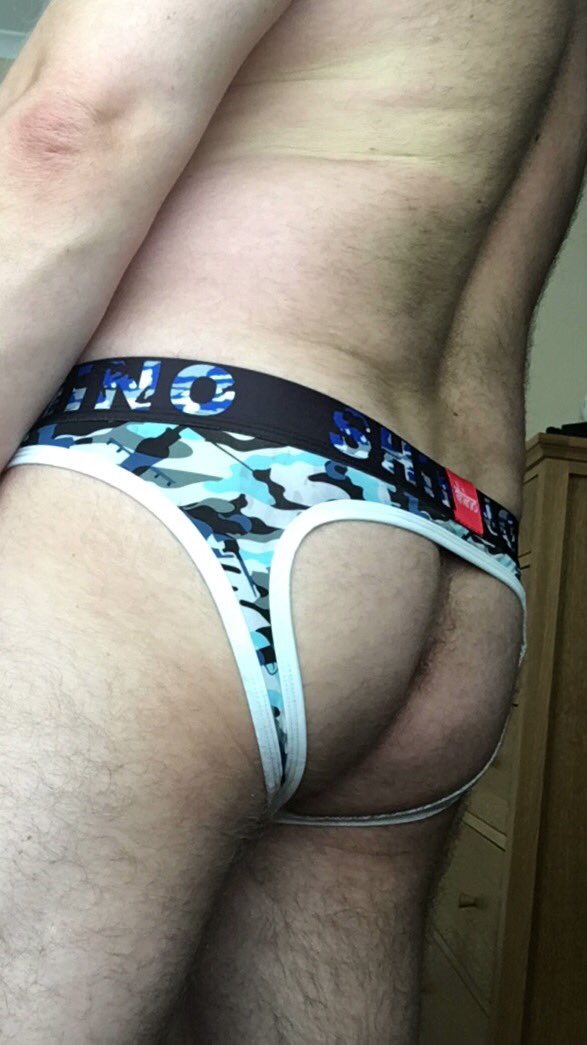 mattmansundies's tweet photo. Mid week & new pants have arrived. Arse out for the boys! #backlessbrief https://t.co/eYqBNcME8B