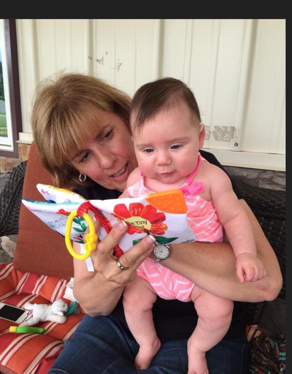 AndrewBuchheit's tweet image. Mrs. Scarce reading to Mrs. Olivia's daughter. #TimberwolvesRock #AndRead