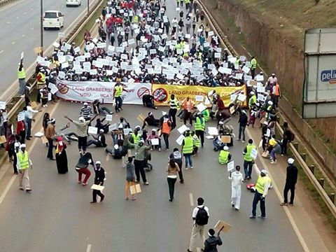 RolandEbole's tweet photo. Demos can be peaceful but the Kenya Police normally decide which ones will not: by use of violence. #USIULandGrabbed https://t.co/5YnwSQS2ca