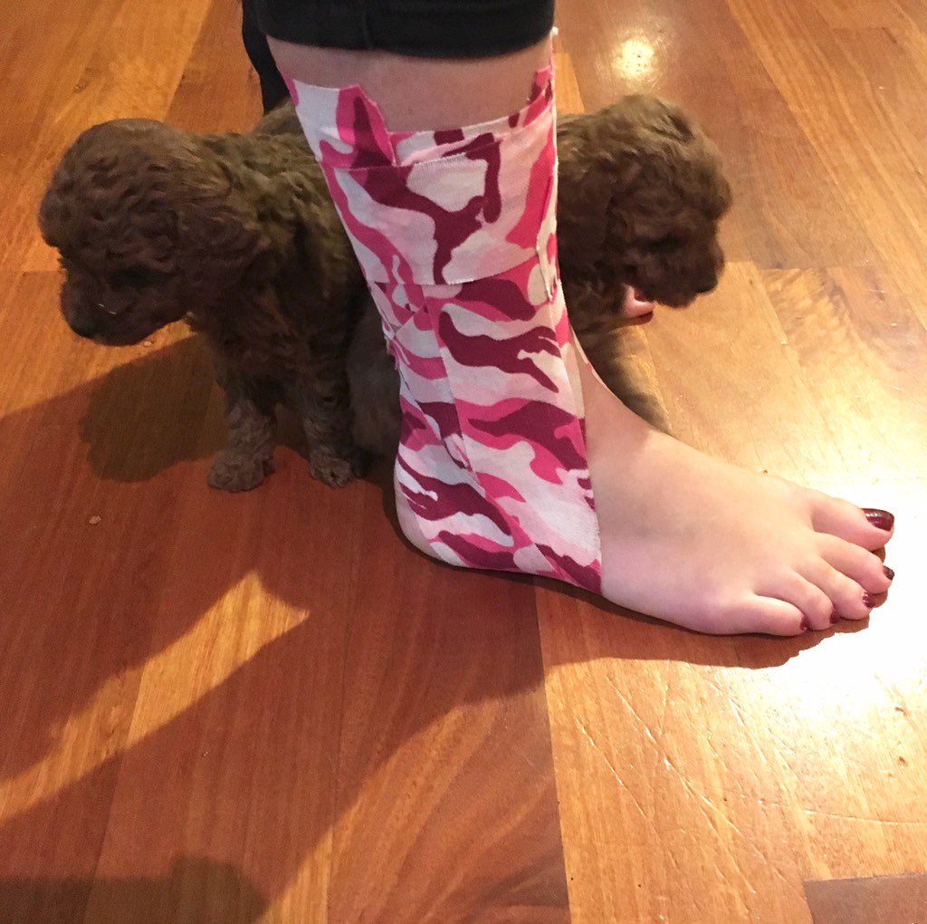 GetBettercomau's tweet photo. Because when Dr Chris straps an ankle, he makes it pretty #pinkcamoflague #puppiesnotincluded #HITsm #meded #foamed https://t.co/TvedEVoY8d