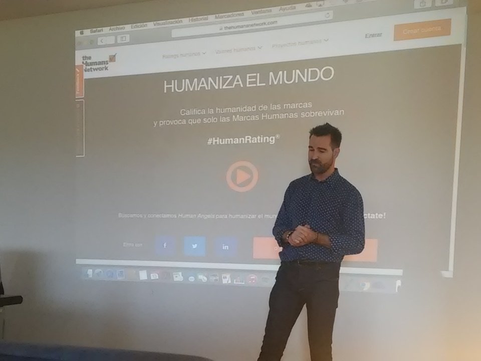 SMCANT's tweet photo. El rating humano es lo que reivindica @albertomedranom con @HumansNetwork #SMCANT https://t.co/gDc7gu4Ltm