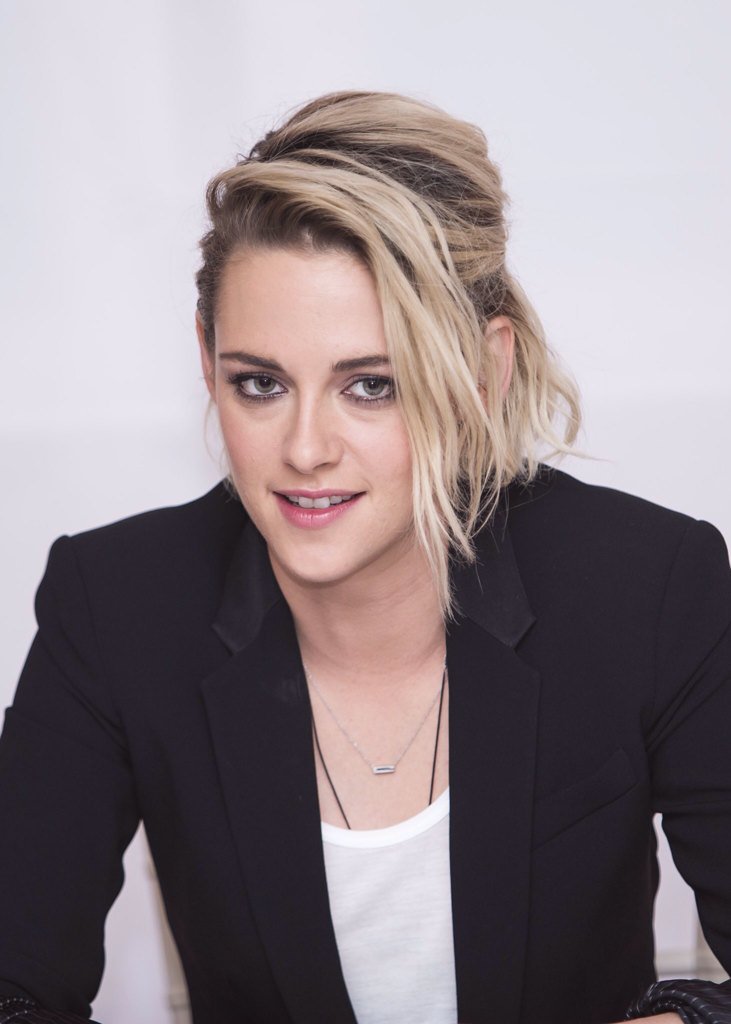 KristenStwrtIND's tweet photo. Foto terbaru Kristen Stewart saat di interview untuk promosi film Café Society di New York (12/07/2016) https://t.co/KsIzEXVHIR