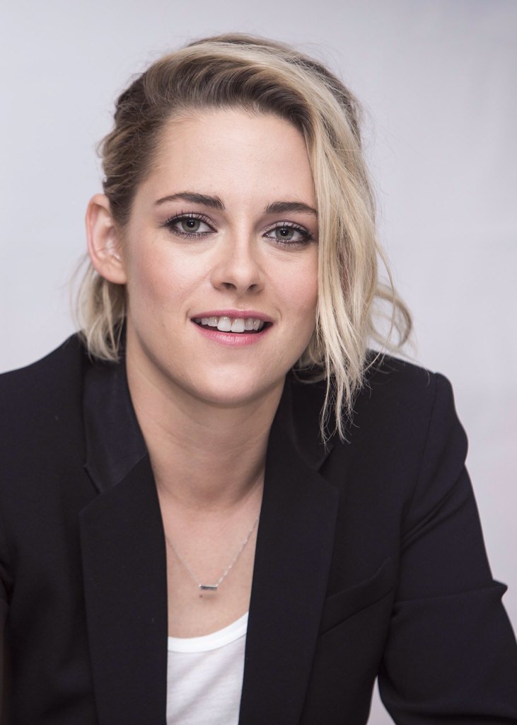 KristenStwrtIND's tweet photo. Foto terbaru Kristen Stewart saat di interview untuk promosi film Café Society di New York (12/07/2016) https://t.co/KsIzEXVHIR