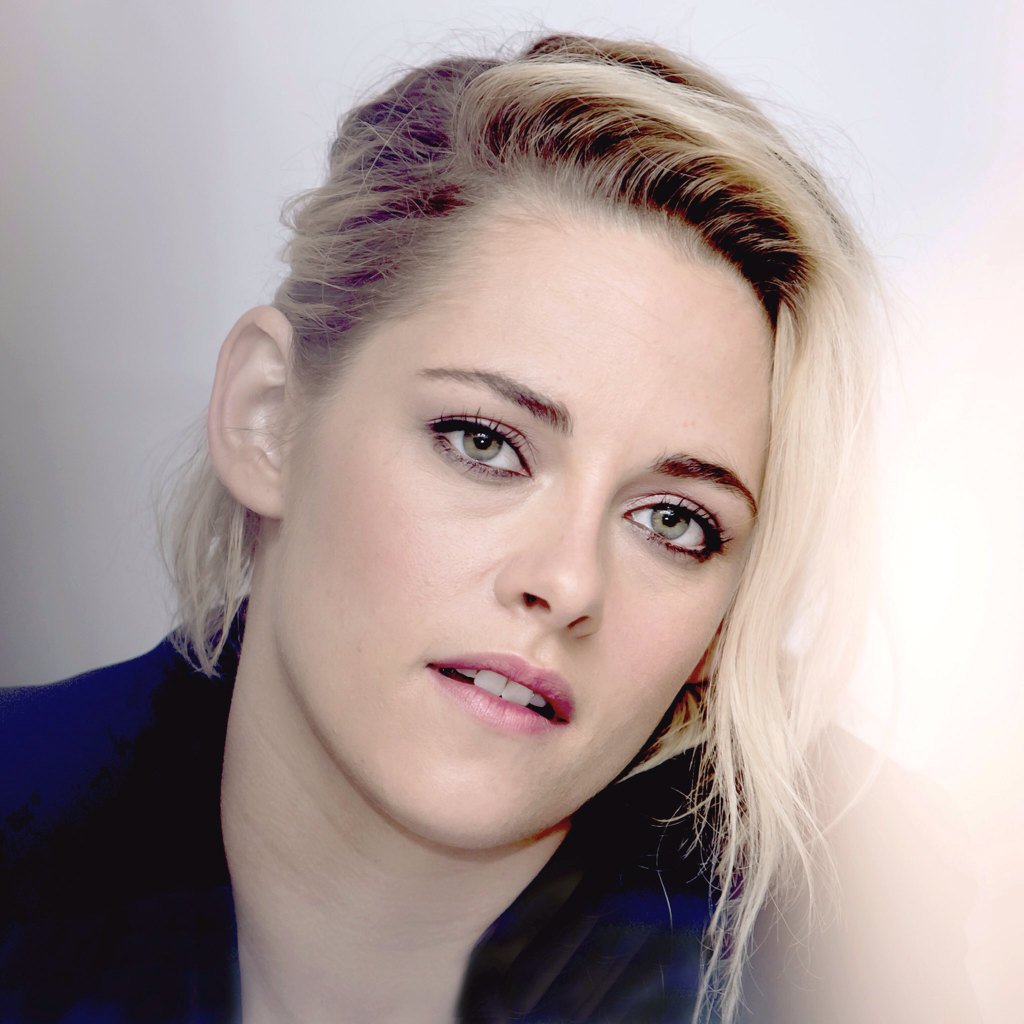 KristenStwrtIND's tweet photo. Foto terbaru Kristen Stewart saat di interview untuk promosi film Café Society di New York (12/07/2016) https://t.co/KsIzEXVHIR
