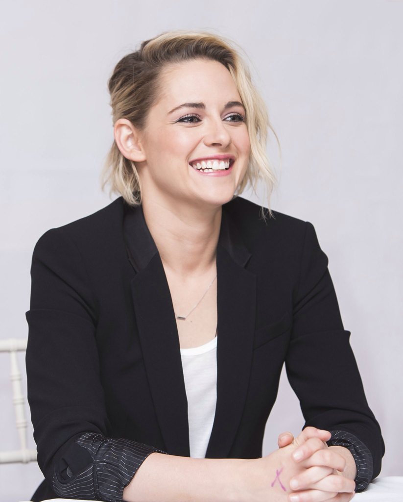 KristenStwrtIND's tweet photo. Foto-foto terbaru Kristen Stewart saat di interview untuk promosi film Café Society di New York (12/07/2016) https://t.co/97Rafx9CTA