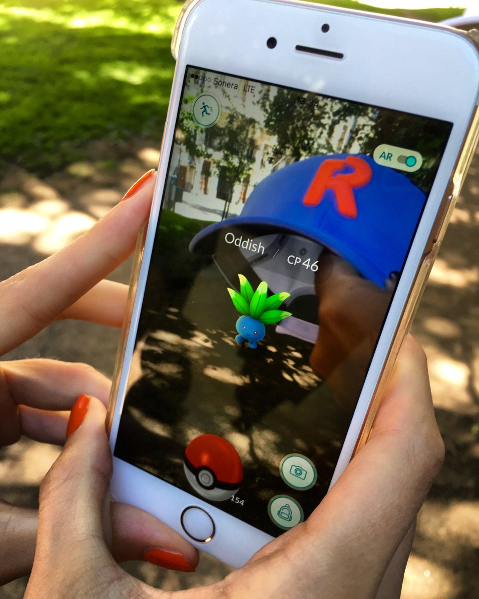ReaktorNow's tweet photo. An alternative technique to hurling around poké balls: the Cap Capture. You’re welcome. #pokehack #gottacatchemall https://t.co/WBDnDDoVJm