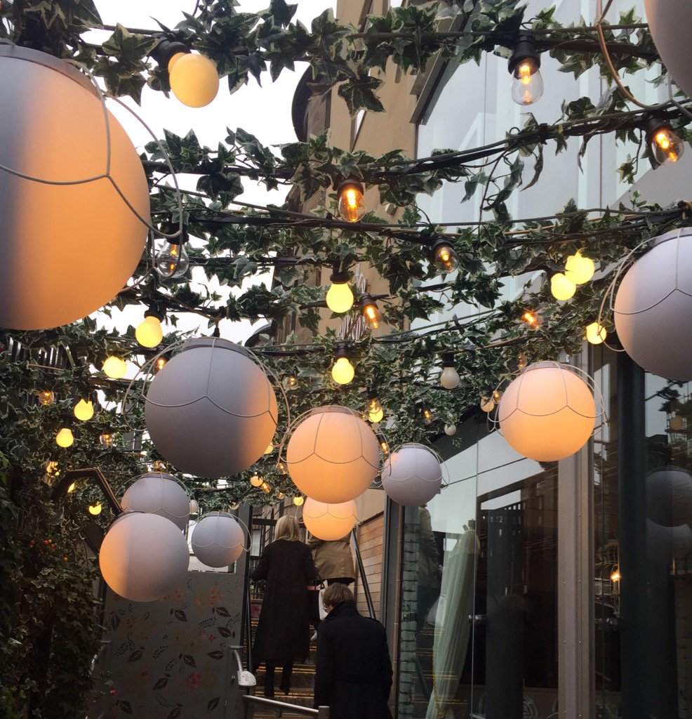 edenweddingbarn's tweet photo. Lovely outdoor lighting idea 🌿✨🌾 https://t.co/GCBlBnGC3E