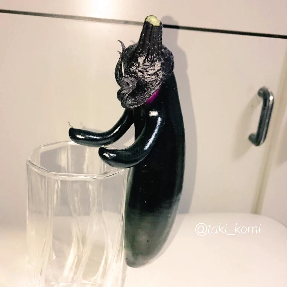 今にも歩き出しそうなキュートなナスを発見♡