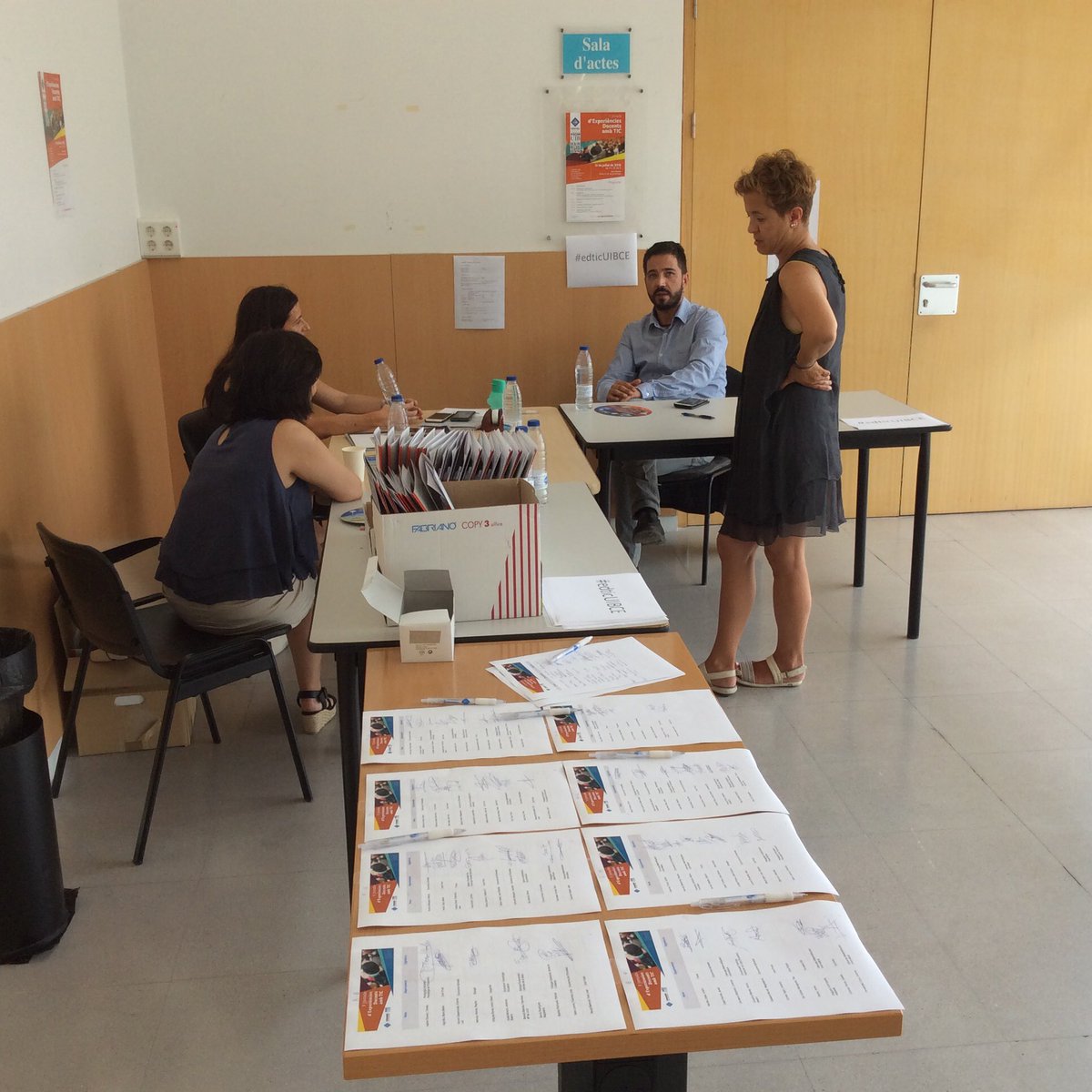 UIBuniversitat's tweet photo. Bona feina de l'equip de la V Jornada d'Experiències Docents Amb TIC #edticUIBCE https://t.co/ORNda6WKbB