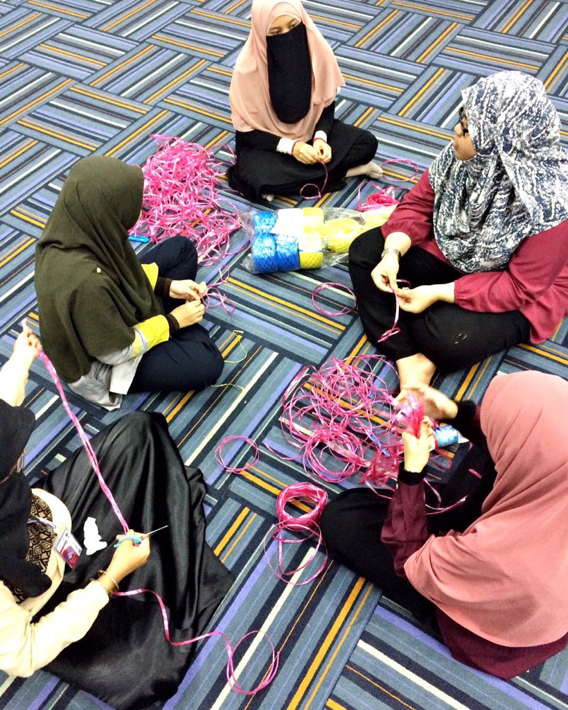 Fasi_KUPTMKL's tweet photo. Ketupat Rendang? No. It's actually Ikatan Kasih Sayang. #PerkampunganFefasi #Intake2016 #FamilyFefasi #SpreadTheLove https://t.co/oGpxheYYfm