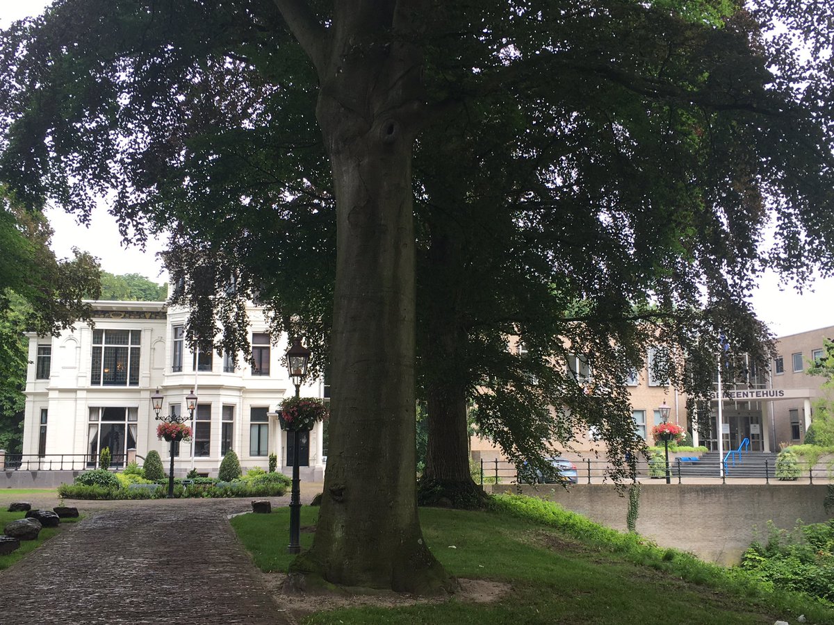 AnoukGommans's tweet photo. In gesprek met Rebecca Bosch voor gebruiksbevordering #verwijsindex MULTIsignaal in verrassend mooi Asperen https://t.co/mUaSFu5uyi