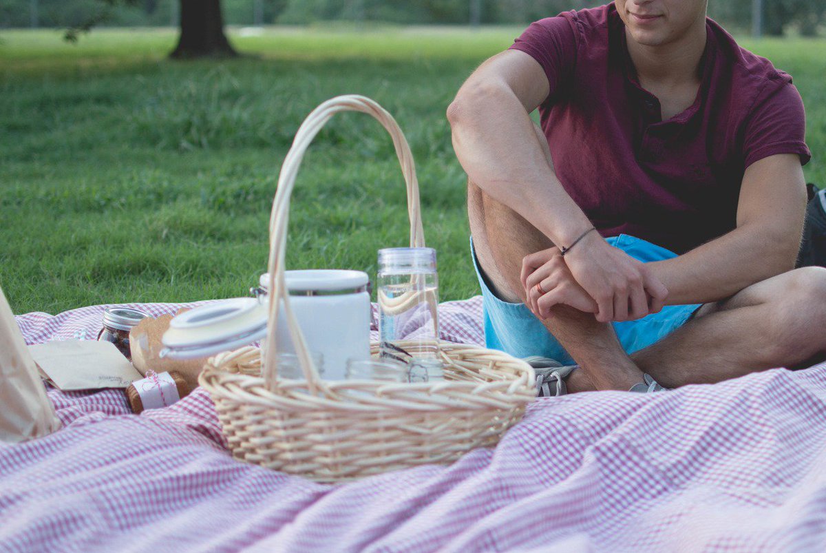 Top tips for the perfect picnic - Read more here: oilyragfabrics.com/2016/03/16/top…