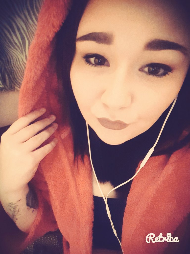 laurz233's tweet photo. #loveaphoto #selfie #dressingoon #comfyyyy https://t.co/I3Flp2lmwl